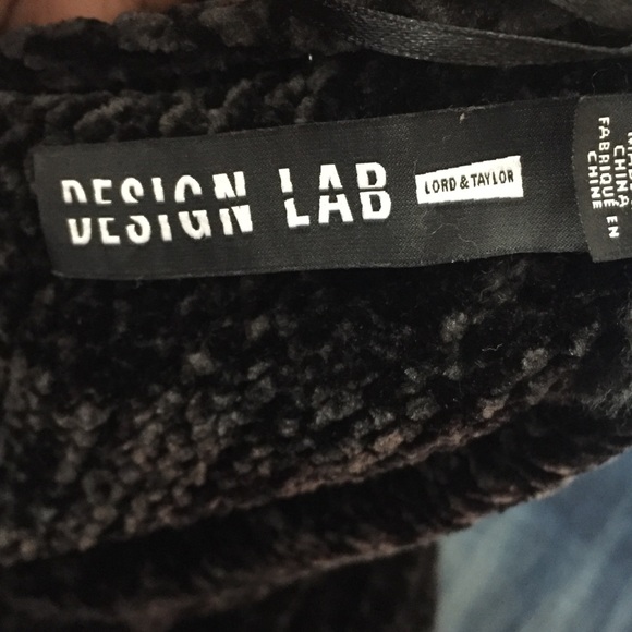 DESIGN LAB Lord & Taylor Chunky Off the Shoulder Crossbody Sweater - Picture 5 of 5